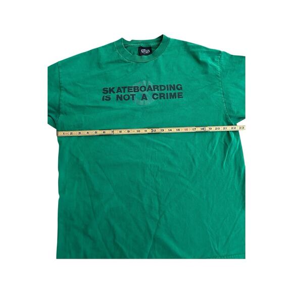 VINTAGE SKATEBOARDING IS NOT A CRIME NHS SANTA CRUZ TEE L - Picture 4 of 9